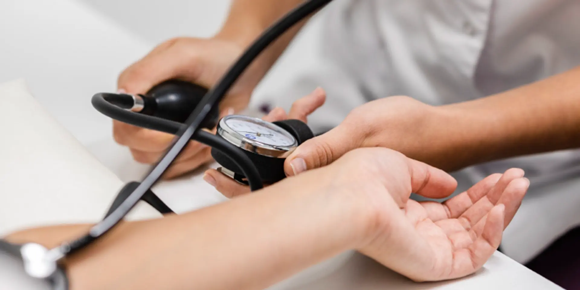 UNICLA Uruapan Mirador impulsa la formación en salud mediante convenio con el Hospital Fray Juan de San Miguel