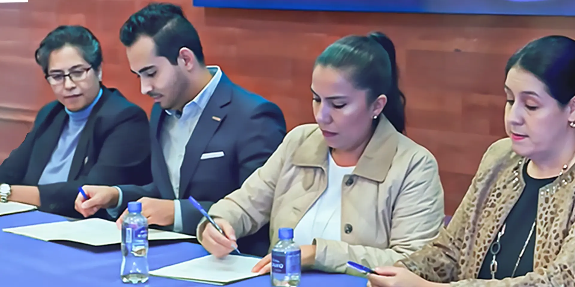 UNICLA y COMPQUIM unen esfuerzos para fortalecer la formación y el desarrollo profesional